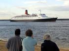  QE2 Spectators